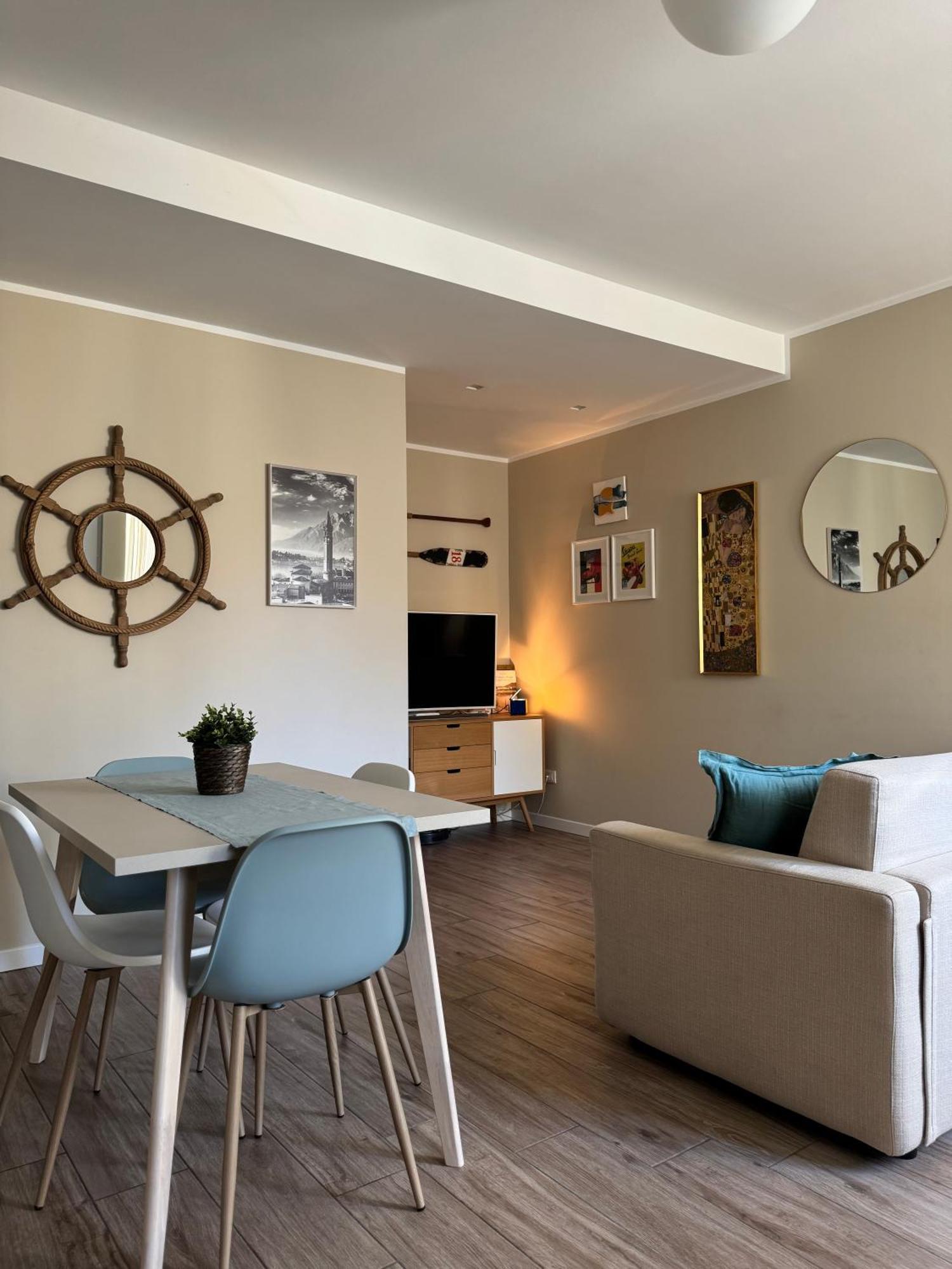 Silverhome Леко Екстериор снимка