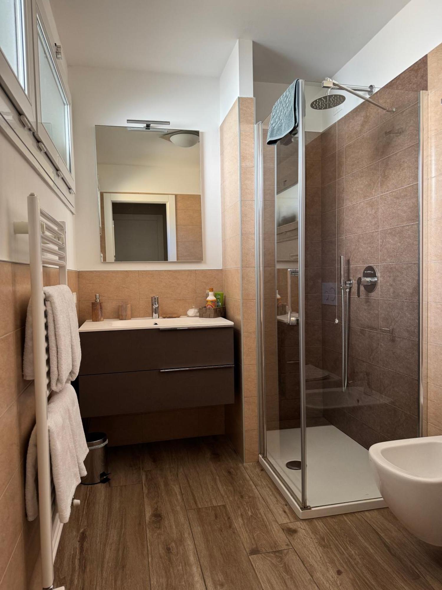 Silverhome Леко Екстериор снимка